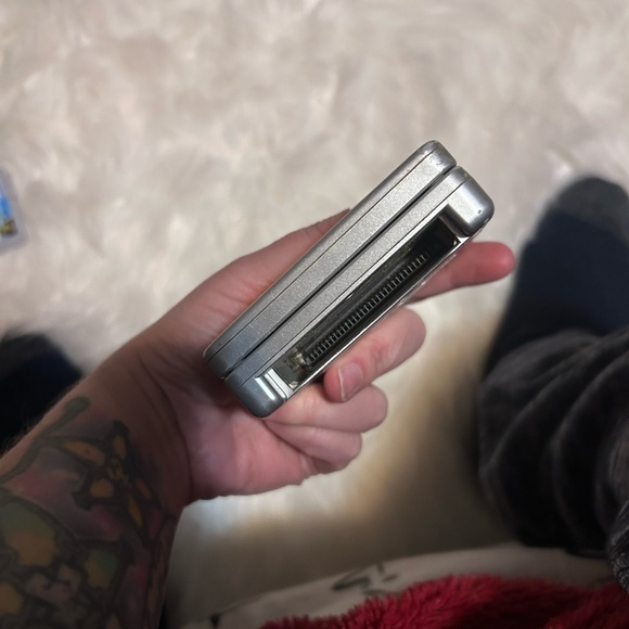 Gameboy Advance SP - Picture 2 of 5